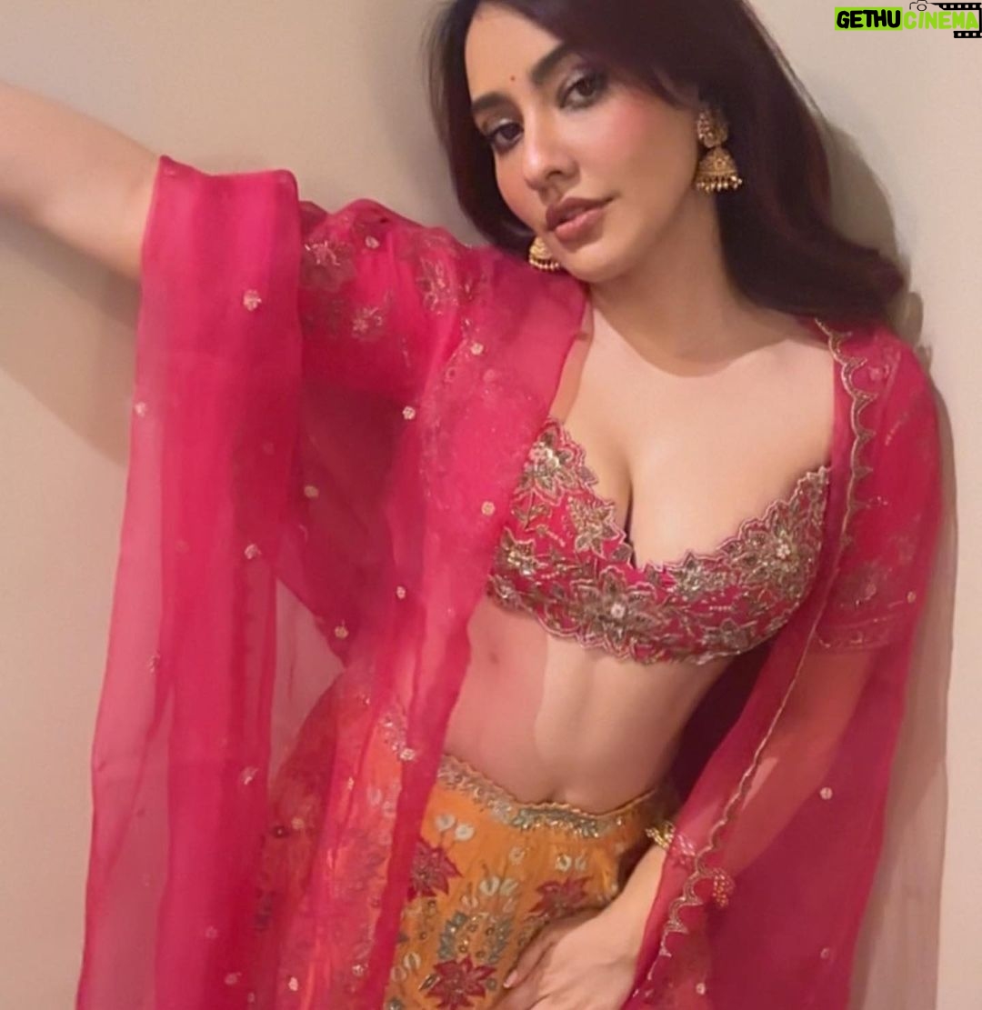 Neha Sharma Instagram - ππΈππ«Itβs that time of the year..Happy Makar Sankranti! #pongal #lohri #uttarayan ..to all celebrating..love and light Gujrat, India