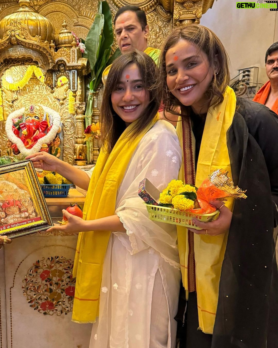 Neha Sharma Instagram - Best kind of mornings 💫🙏 #grateful #ganpati #ganpati_bappa_morya . 📷 @chiliverishiva