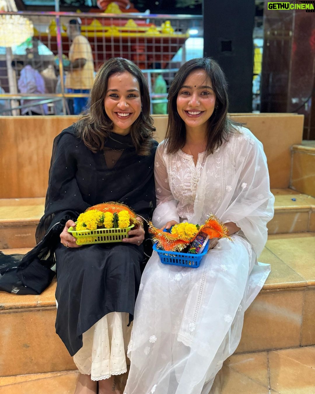 Neha Sharma Instagram - Best kind of mornings 💫🙏 #grateful #ganpati #ganpati_bappa_morya . 📷 @chiliverishiva