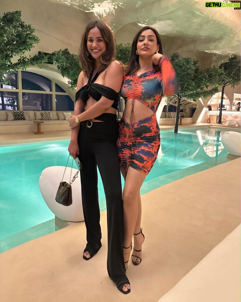 Neha Sharma Instagram - My hot date and I … @aishasharma25