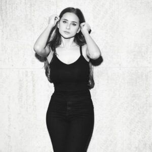 Nelly Karim Instagram - Positive vibes by @araman_x .... simply me ..... #photography #blackandwhite