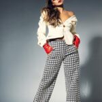 Nelly Karim Instagram - New style with @Maisa azab @sahar.m.azab photography by @sherifmokhtar_ph make up @sohakhoury hair @hassanbourji_ dresses by @villababoushka ................ the red gloves is mine 😜