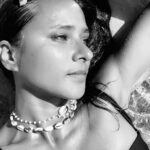 Nelly Karim Instagram - Black and white @nellykarim_official #blackandwhite #positivevibes #me #photography #egypt #sea #shells🐚