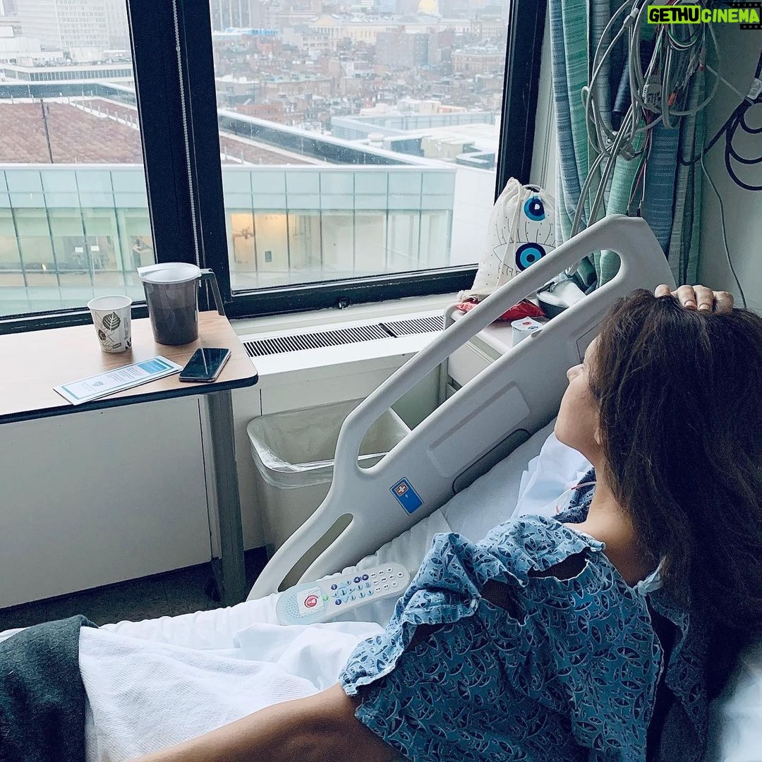 Nelly Karim Instagram - Thank you Dr Lin & amazing team ( Greys anatomy 😉) for saving my life and making an amazing job 🙏🏻@masseyeandear & @massgeneral