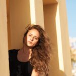 Nelly Karim Instagram - Out of the box @yousseftayehphotography @sallyrashid_ @elgounaredsea #nellykarim #photography #egypt #egyptianactress #morning