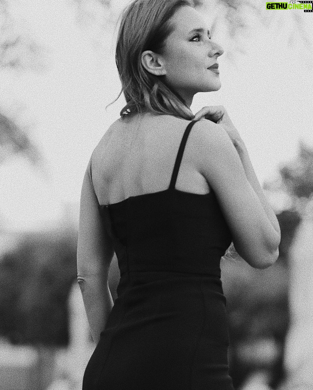 Nelly Karim Instagram - This beautiful photo shoot was taken by very talented and unique photographer @nbelselah before @dior fashion show , I would give a name for this photo shoot like “Never Stop dreaming” every day of your life is blessing 🙏🦋🦋🦋🦋❤️thank you @nbelselah .......... i love it