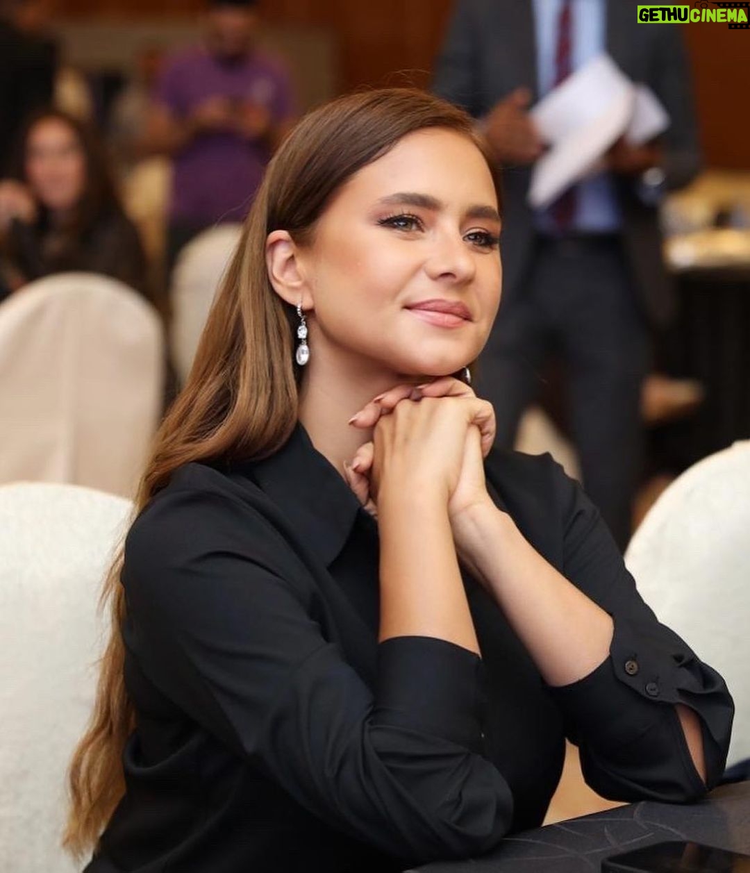 Nelly Karim Instagram - كل الشكر و التقدير للمجلس القومي للمراة @maya.morsy.egypt علي الدعم الذي يقدمه المجلس الي كل آمره مصرية ، مبروك لكل صناع الدراما المصريه ،سعيدة اني شاركت معاكم اليوم الجميل ده 🙏😍 🇪🇬