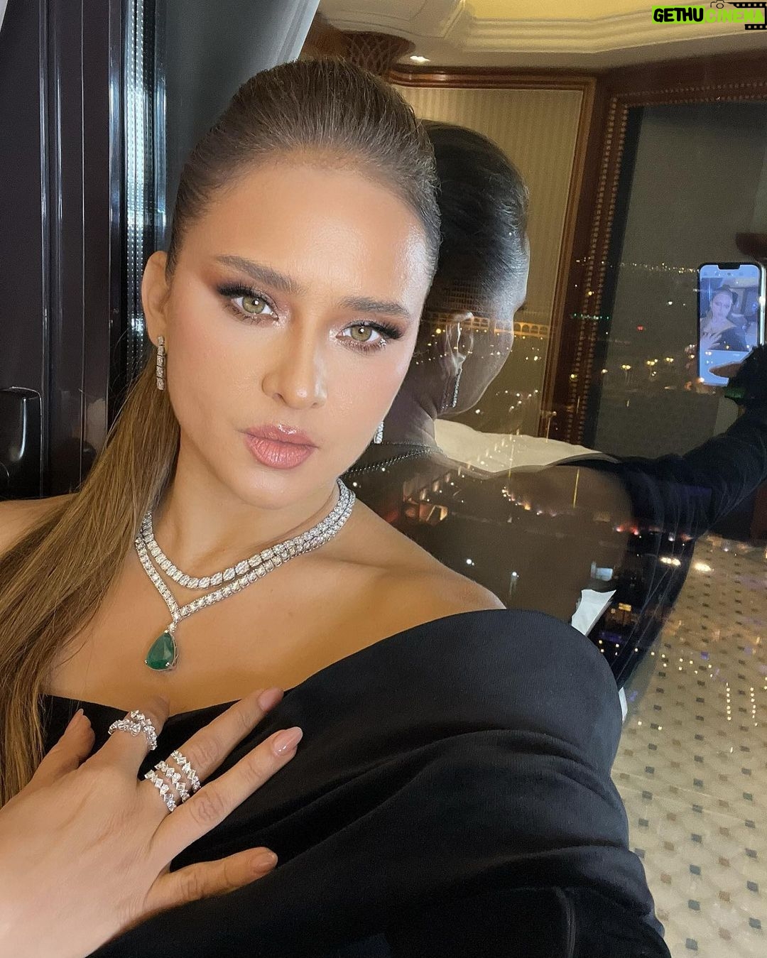 Nelly Karim Instagram - Opening ceremony @redseafilm ✨ Glam team: styling/management@ingie_elmor Dress by @saraonsiofficial makeup artist: @sharifftanyous @charlottetilburyarabia hair: @ahmed__mounir Jewelery: @noorashamsijewellery Jewelery curation: @ajourconsultancy Jeddah, Saudi Arabia