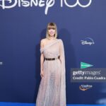 Nerea Rodríguez Instagram - La noche del 100 Aniversario de @disneyspain fue un sueño ✨ Gracias a @disneyspain y a todo su equipo junto con @lvidalmusic por contar conmigo. A @diazar_atelier por vestirme con este vestidazo y hacerme sentir como una princesa. A @manupilasmusica por ser el mejor compañero y amigo que se puede tener. Gracias a la vida por volvernos a juntar y gracias a ti por tu talento y tu amistad. A todxs mis compis de noche. Ha sido un placer conoceros/reencontrarnos y poder disfrutaros tan de cerca. Cuanto talento ❤️ A mi familia por acompañarme y animarme siempre. Mañana os subo el video de Suéltalo❄️ @inesdomecqshoes @manumoreno75