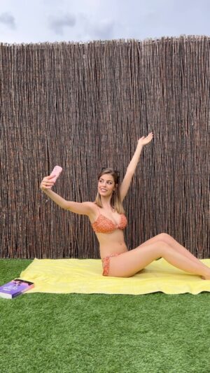 Nerea Rodríguez Instagram - Feliz y #ReadyforSummer con @philipsspain ☀️

El verano es mi momento favorito y he podido preparar mi piel desde mi casa y de forma muy sencilla con la depiladora de luz pulsada #PhilipsLumea. Los resultados son muy buenos y lo que más me gusta es saber que está diseñada en colaboración con dermatólogos.

#publi