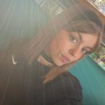 Nerea Rodríguez Instagram - Recap de estos días 🫶🏻 1. Foto con una luz muy bonita 2. Sopa de galets de mi madre (podría alimentarme todos los días de esto) 3. Grabando un selftape 4. Mi pijama de Gryffindor 5. Ron 🦊 y su lengüita 6. Nerea niña pequeña en acción
