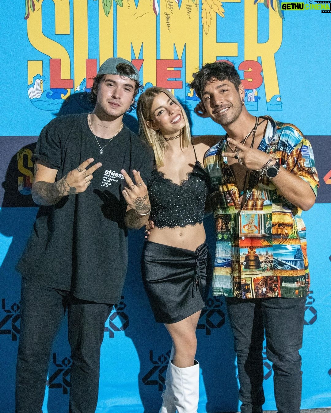Nerea Rodríguez Instagram - Noche mágica en Almuñecar con @los40spain 🩷 Gracias al publicazo que estuvo dándolo todo durante el concierto! Os llevo en mi ☀️ (solo los que estuvisteis allí me entenderéis 🤭) Equipo de #los40summerlive sois familia, os quiero 💜 @oliveros40 @curroserranoonate @oscarmartinezdj y todos! P.D: El pack ahora somos 3 @polo_nandez @soynoan 🫶🏻 Fotos de Paulino Martinez Moré