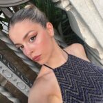 Nerea Rodríguez Instagram – Resumen de mis últimos días:

1. Primera foto de rubia después de salir de @soniacases_hairstylist 

2. Look para el concierto de Sevilla, qué bien lo pasamos 🥹 @megastarfm 

3. Graduación del máster de @actoresmadrid ❤️

4. Comprobando si me había quedado algún bollo en el pelo (no soy muy buena peinándome)

5. Look del concierto de Málaga, os quiero, me hacéis feliz

6. Feliz volviendo a casa en tren porque viajo con Ron 🦊
