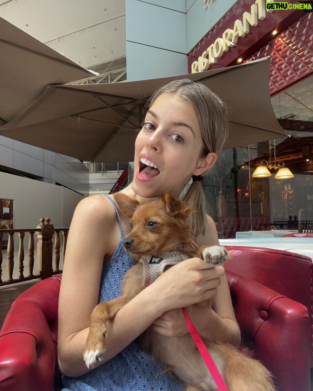 Nerea Rodríguez Instagram - Así es como le hablo a Ron, me tiene así 😍🦊