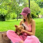 Nerea Rodríguez Instagram – Nuestro primer día juntis en el Retiro 🫶🏻

🦊🦊🦊🦊 El Retiro – Jardines del Buen Retiro de Madrid