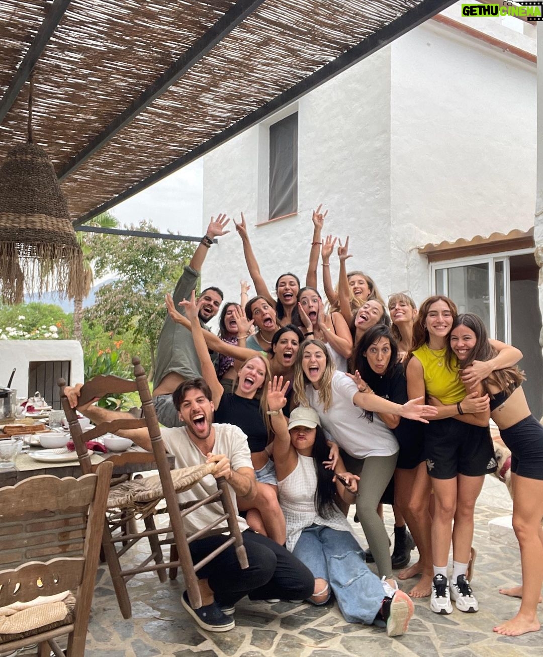 Nerea Rodríguez Instagram - Aún digiriendo todo lo vivido estos días…. ❤️ Cuanta felicidad y cuanta libertad. Y eso para siempre en el presente. Gracias @davidvictori y @joaquincaserza_actor por acompañarnos en este viaje. Y a todas y cada una de vosotras chicas, habéis hecho de esto una experiencia increíble. Os quiero ♥️