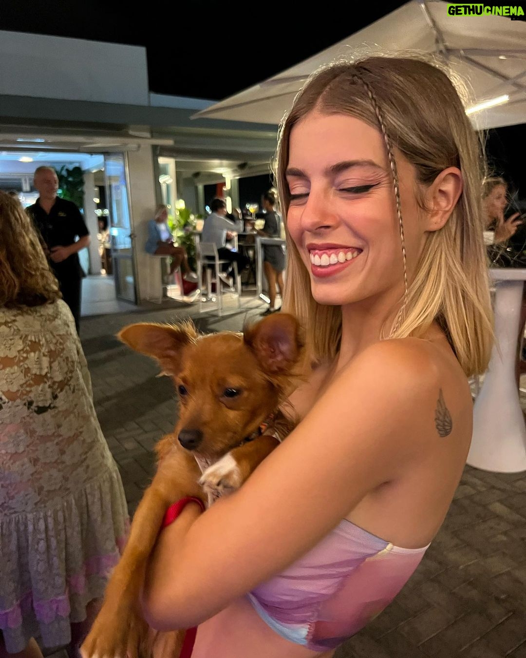 Nerea Rodríguez Instagram - Ron 🦊 y yo echamos de menos el verano 🥲 Ibiza, Spain