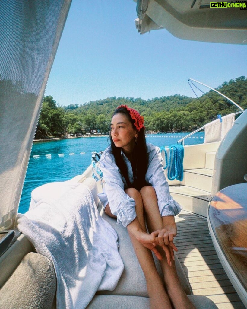Neslihan Atagül Instagram - a summer sun’s dream ☀️