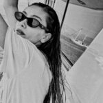 Neslihan Atagül Instagram - Cool wind in my hair 🖤