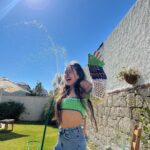 Neslihan Atagül Instagram - Her mevsimi yaza dönüştürenler ☀️🙏🏻