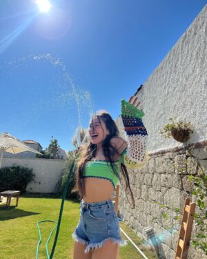 Neslihan Atagül Instagram - Her mevsimi yaza dönüştürenler ☀️🙏🏻