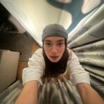 Neslihan Atagül Instagram - Doğum günümü kutlayan herkese çok teşekkür ederim. Aşkımız, şevkimiz, ilhamımız daim olsun. Yolumuz açık olsun. Asıl siz iyi ki varsınız. Sağ olun! Var olun! 🙏🏻🥂✨ Thanks for all the cheers for my birthday! May our love, enthusiasm and inspiration be eternal. May our path be free. Feeling so lucky to have you! Bless you! 🙏🏻🥂✨