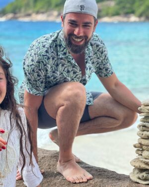 Neslihan Atagül Instagram - İyi ki doğdun sevgili’m. Doğduğun gün kutlu, olduğun her gün şölen senin! 
Seni çok seviyorum ❤️