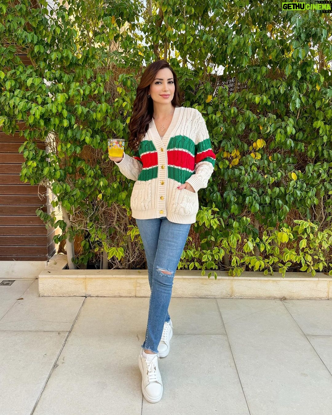 Nesreen Tafesh Instagram - عليكي مني السلام يا أرض أجدادي .. ففيكي طاب المقام و طاب إنشادي 🤍♥️💚🖤 #freepalestine