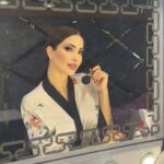 Nesreen Tafesh Instagram - الحياة مليئة بالحجارة فلا تتعثر بها بل اجمعها، وابنِ بها سلماً تصعد به نحو النجاح 🌹 كوليس فلم السستم 🎥 behind the scenes ✨ Make up by : @makeup_ahmedshawky ✨