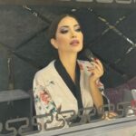Nesreen Tafesh Instagram – الحياة مليئة بالحجارة فلا تتعثر بها بل اجمعها، وابنِ بها سلماً تصعد به نحو النجاح 🌹

كوليس فلم السستم 🎥 behind the scenes ✨

Make up by : @makeup_ahmedshawky ✨