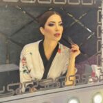 Nesreen Tafesh Instagram - الحياة مليئة بالحجارة فلا تتعثر بها بل اجمعها، وابنِ بها سلماً تصعد به نحو النجاح 🌹 كوليس فلم السستم 🎥 behind the scenes ✨ Make up by : @makeup_ahmedshawky ✨