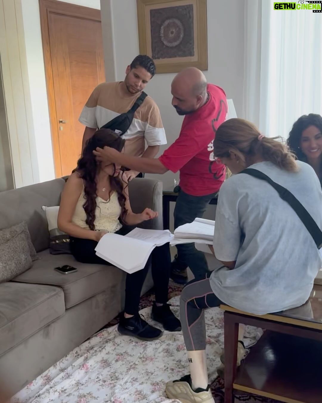 Nesreen Tafesh Instagram - تأخرت في الإعلان عن تصويري لفلم السستم بسبب الاحداث الصعبة و اللاإنسانية التي تمر بها فلسطين الحرة العظيمة و لكن من حق عملي و صناع الفلم علي أن اعلن و اتحدث عن العمل .. و لاننا محكومون بالأمل كما قال الكاتب المسرحي السوري سعدالله و نوس ، طبعات لازم نقوي حالنا و لن يثنينا الحزن و الالم عن التمسك بالأمل و اعمل العمل بشغف و حب بالتزامن مع استمرارية دعمي الكامل لفلسطين العظيمة و اهلنا في غزة إلى أن تتحرر من المحتل من البحر إلى النهر ✌🏻 اننا محكومون بالأمل 🕊️ فيلم السيستم إنتاج Run films and best media production اول فيلم للمخرج أحمد البنداري 🎬🎥 @ahmadelbendary تأليف احمد مصطفي تصوير هيثم ناصر @haithamnasser_ @run.films.mena @best_media_production مع كوكبه من النجوم Cairo, Egypt