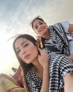 Nesreen Tafesh Instagram - بكرة بيخلص هالكابوس ✨ و بدل الشمس بتضوي شموس 🇵🇸✌🏻 على أرض فلسطين الحرة موعدنا قريبا 🕊️ خلو قلبكم قوي واثق بالنصر ✊🏻 خلونا على قلب واحد ، و انتبهو من الفتن و الذباب الإلكتروني فاهمين قصدي طبعا 😉 (مزايدات وطنية و دينية و فتن بين الدول من حسابات وهمية هننننن عاملينها لانهم محترفين بالكذب و بالتزوير و السرقة و الفتن بس المفروض صرنا أذكا و اوعى ) 😉👌🏻 العالم تغير و لم يعد كالسابق و الناس عم تنشال الغمامة عن بصيرتهم ، نحن أبطال عظماء شجعان أقوياء لأننا أصحاب حق ✊🏻 هم الظلام الزائل و نحن النور الخالد ☀️🕊️ مكملين بالمقاطعة لمنتجاتهم المصنوعة من دماء أطفال غزة ✊🏻 و مكملين نشر و توعية بالعربي و بكل لغات العالم ، خلو صوت الحق يوصل ، كونو صوتهم 🇵🇸✌🏻🕊️ حب كبير لكم من مصر أم الدنيا 🇪🇬🕊️