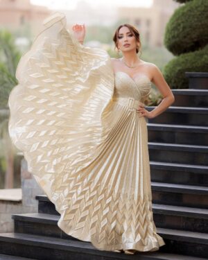 Nesreen Tafesh Instagram - Everything has beauty, but not everyone sees it 🌺
Confucius ✨

Dress: @nourfathallah 
Make up by : @nour.kadi 
Hair style by : @anas.kwefaty.hairdresser 
Shot by @emadjoe