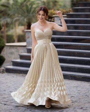 Nesreen Tafesh Instagram - Everything has beauty, but not everyone sees it 🌺
Confucius ✨

Dress: @nourfathallah 
Make up by : @nour.kadi 
Hair style by : @anas.kwefaty.hairdresser 
Shot by @emadjoe