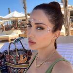 Nesreen Tafesh Instagram - اتخذها عادة أن تسأل نفسك .. ماذا يحدث في داخلي هذه اللحظة ؟سيأخذك هذا السؤال إلى الاتجاه الصحيح ، ولكن لا تحلل ، راقب فقط ، وركز انتباهك إلى داخل جسدك .. و اشعر بحيوية الإحساس .. تنفس و ادرك بعمق , ان هذه اللحظة هي كل ما لديك . لذلك اجعل" الآن" بؤرة تركيزك في الحياة فقط كن حاضرا بوعيك هنا و الآن .. #ايكهارت_تول A bit of north coast ☀️💖🏖🧚‍♀️ #thepowerofnow #peac North Coast, Egypt