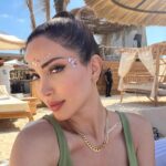 Nesreen Tafesh Instagram – اتخذها عادة أن تسأل نفسك .. ماذا يحدث في داخلي هذه اللحظة ؟سيأخذك هذا السؤال إلى الاتجاه الصحيح ، ولكن لا تحلل ، راقب فقط ، وركز انتباهك إلى داخل جسدك .. و اشعر بحيوية الإحساس ..
تنفس و ادرك بعمق , ان هذه اللحظة هي كل ما لديك . لذلك اجعل” الآن”  بؤرة تركيزك في الحياة
فقط كن حاضرا بوعيك هنا و الآن .. 

#ايكهارت_تول
 
A bit of north coast ☀️💖🏖🧚‍♀️

#thepowerofnow #peac North Coast, Egypt