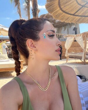 Nesreen Tafesh Instagram - اتخذها عادة أن تسأل نفسك .. ماذا يحدث في داخلي هذه اللحظة ؟سيأخذك هذا السؤال إلى الاتجاه الصحيح ، ولكن لا تحلل ، راقب فقط ، وركز انتباهك إلى داخل جسدك .. و اشعر بحيوية الإحساس ..
تنفس و ادرك بعمق , ان هذه اللحظة هي كل ما لديك . لذلك اجعل" الآن"  بؤرة تركيزك في الحياة
فقط كن حاضرا بوعيك هنا و الآن .. 

#ايكهارت_تول
 
A bit of north coast ☀️💖🏖🧚‍♀️

#thepowerofnow #peac