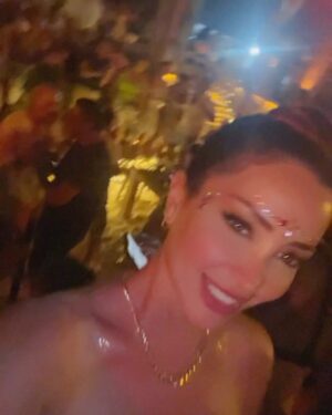 Nesreen Tafesh Instagram - اتخذها عادة أن تسأل نفسك .. ماذا يحدث في داخلي هذه اللحظة ؟سيأخذك هذا السؤال إلى الاتجاه الصحيح ، ولكن لا تحلل ، راقب فقط ، وركز انتباهك إلى داخل جسدك .. و اشعر بحيوية الإحساس ..
تنفس و ادرك بعمق , ان هذه اللحظة هي كل ما لديك . لذلك اجعل" الآن"  بؤرة تركيزك في الحياة
فقط كن حاضرا بوعيك هنا و الآن .. 

#ايكهارت_تول
 
A bit of north coast ☀️💖🏖🧚‍♀️

#thepowerofnow #peac