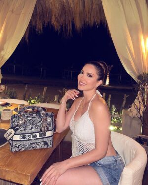 Nesreen Tafesh Instagram - The darker the night .. the brighter the stars ✨🧿