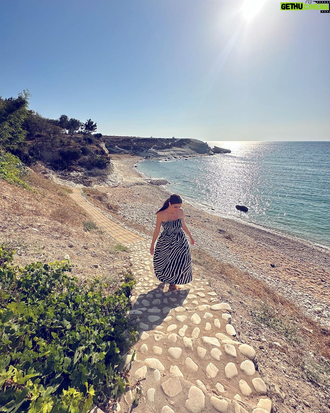 Nesreen Tafesh Instagram - "Rise above the storm and you will find the sunshine." ☀️💖🌊🐟 _ mario fernandez