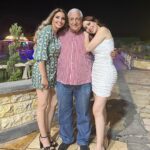 Nesreen Tafesh Instagram – العائلة هي السند و المحبة و لمة العيلة و الاصحاب غير بلحظات الفرح اللي بتدوم بالقلب و بتنعش الروح 🥰
بس المهمة المستحيلة انك تجمع ٣٠ شخص بصورة وحدة و ما يكون حدى مغمض او عم يحكي و فاتح تمو او عامل قرون فوق راس الي قدامو 😂😅 و آخر صورة خير دليل على التعب بعد كذا محاولة لزبطت بالاخير 😅😂
الصور من حفل تخرج لونا القمر بنت اختي 💖👩🏻‍🎓
ربي بحميلكون اهلكون و حبايبكون يا رب 🙏🏻
#familyfirst 💖