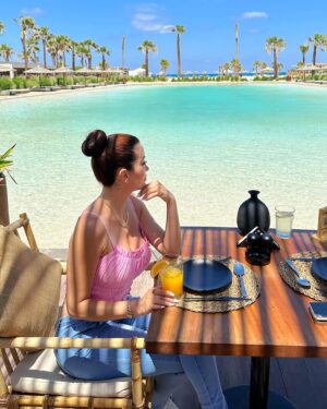 Nesreen Tafesh Instagram - "Keep your face always toward the sunshine ، and shadows will fall behind you." ☀️
صباحكم سعادة و نور 💖
