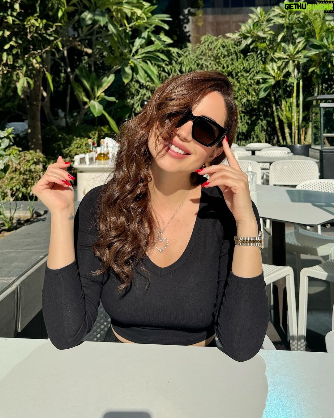 Nesreen Tafesh Instagram - : آهِ فلسطينُ، يا اُسْمَ الترابِ، ويا اُسْمَ السماءِ، سَتَنْتَصِرين... #محمود_درويش 🍉