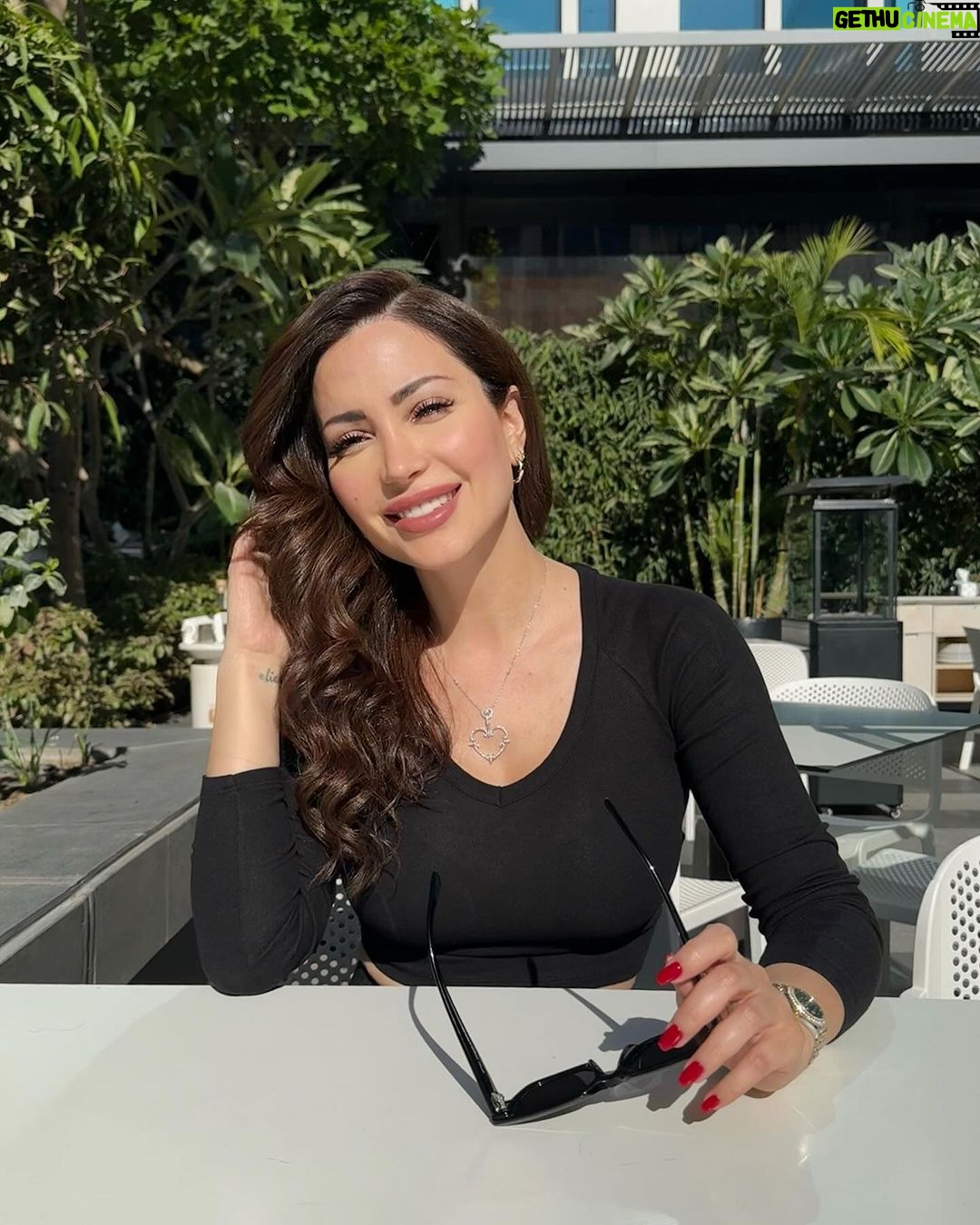 Nesreen Tafesh Instagram - : آهِ فلسطينُ، يا اُسْمَ الترابِ، ويا اُسْمَ السماءِ، سَتَنْتَصِرين... #محمود_درويش 🍉