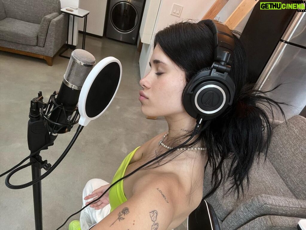 Nessa Barrett Instagram - and just like that, albums finished🧟‍♀🎀