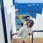 Neus Sanz Instagram - 💙 Días de descanso. Días sin prisas. Días de grandes amigos. . #vacaciones #verano #mar #graciasvida #seanfelices #neussanz #assaiassai