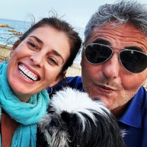 Neus Sanz Instagram - Aquí estamos los tres♥️
Nuestros días están siendo bonitos. Somos muy felices cuando vamos a grabar. Mi personaje es muy especial✨y tenemos la inmensa suerte de estar rodeados de unos compañer@s y equipo de primera!!
Gracias vida por estos maravillosos días que estamos viviendo♥️
🦎🌾
#neussanz
#rodajes
#serie🎬
#seanfelices 
@diagonaltelevisio 
@muchoartemanagement