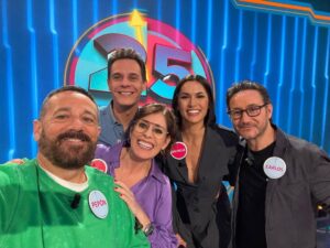 Neus Sanz Instagram - Hoy, mañana y pasado a las 19h en @25palabrastv @telecincoes con el GRAN @galvezchristian y ellos…♥️♥️♥️ @peponnieto @carlossantosr @michellec_p 
Menudas Risas ‼️‼️‼️
Gracias Rafa y a todo el equipo.