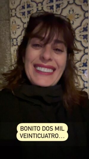 Neus Sanz Instagram - Una vida buena‼️
.
#neussanz 
#seanfelices 
#felizañonuevo 
#graciasvida